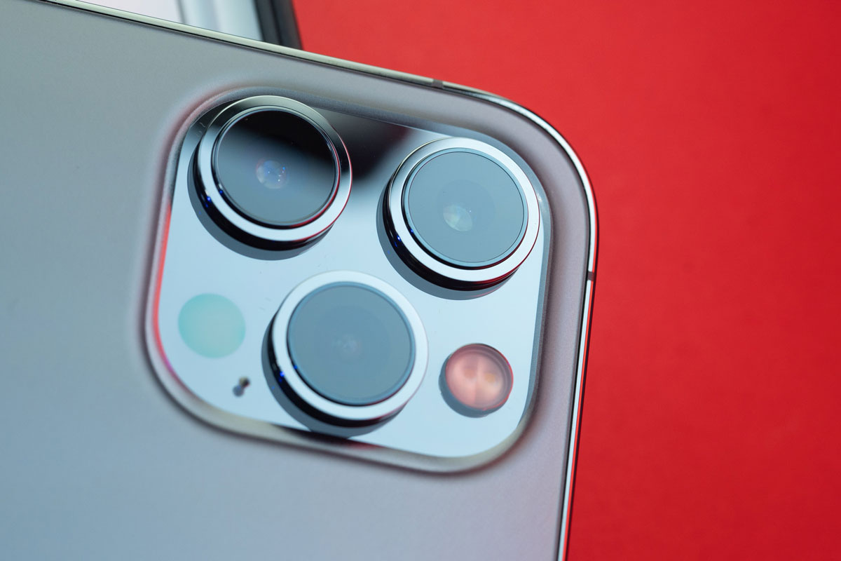 Apple хочет сэкономить на камерах iPhone 13