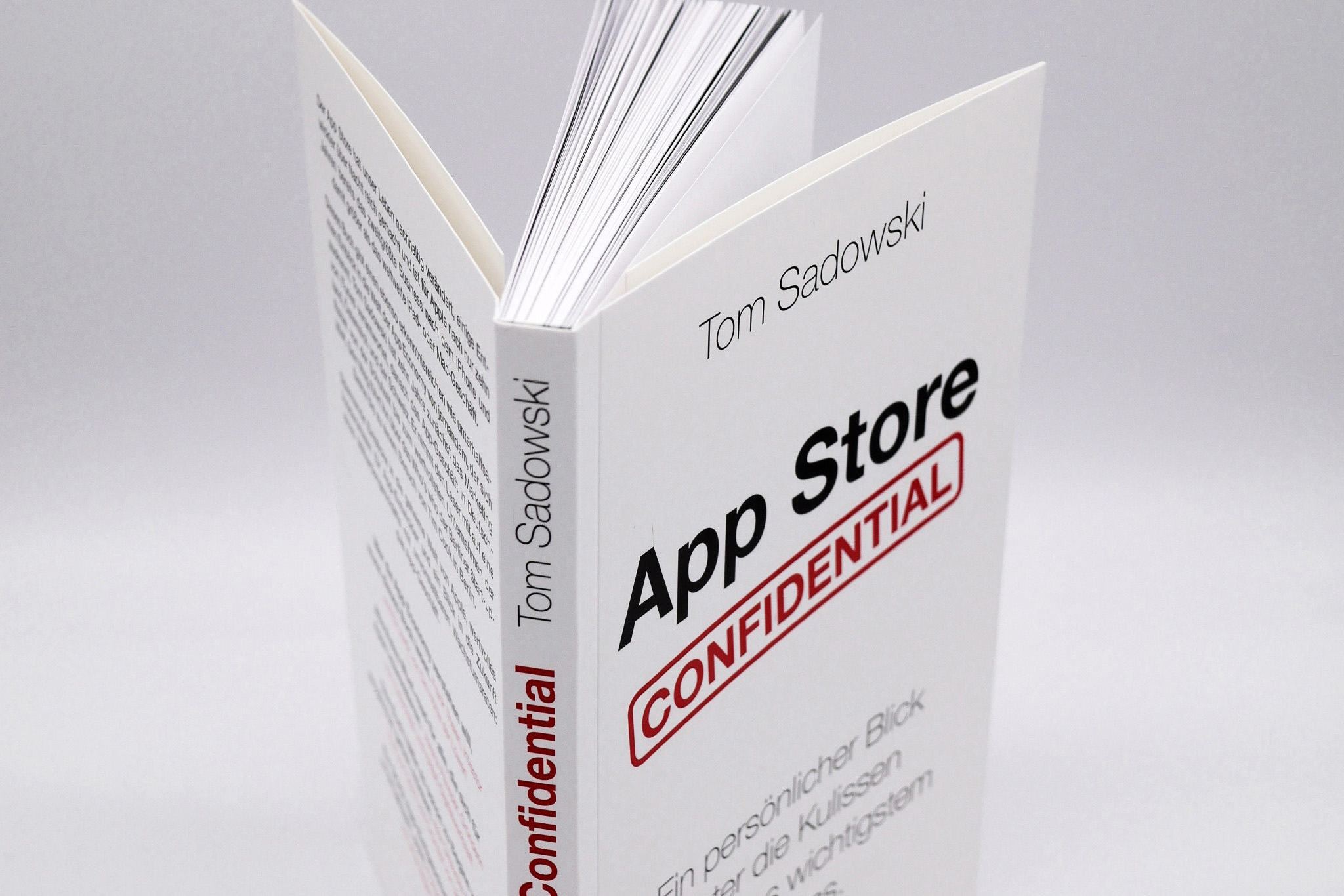 Apple подает в суд на автора книги «App Store: Confidential»