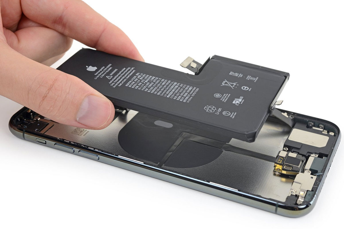 Apple улучшит батарею для iPhone 12