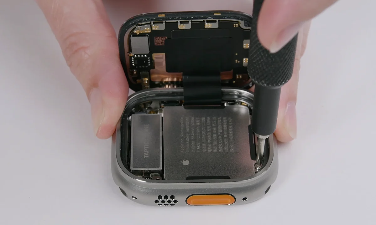 При разборе Apple Watch Ultra 2 нашли больший аккумулятор