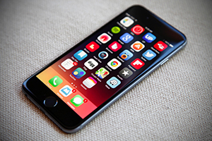 В сети появились фото передней панели нового iPhone 6S