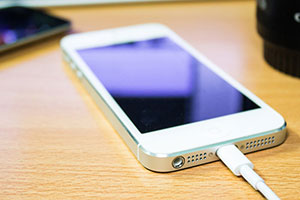 Как заряжать iPhone быстрее?