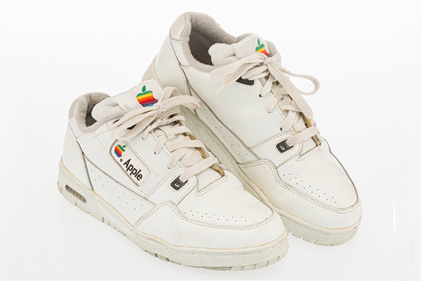 Кроссовки Apple 1990-х будут выставлены на аукцион