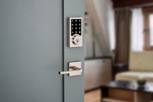 CES 2019: Новые представители семьи HomeKit - умные замки от Kwikset и Mighton