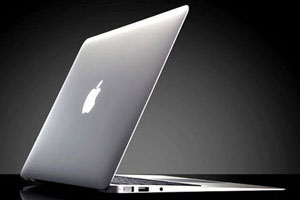 В сеть попали фото нового MacBook Pro с панелью Magic Toolbar и Touch ID