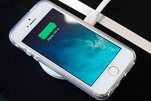 Беспроводная зарядка в iPhone 8, свежие подробности