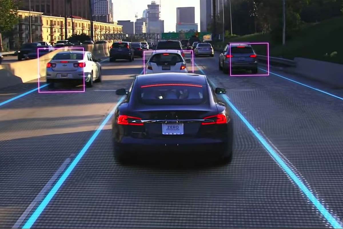 Tesla создала суперкомпьютер для улучшения автопилота