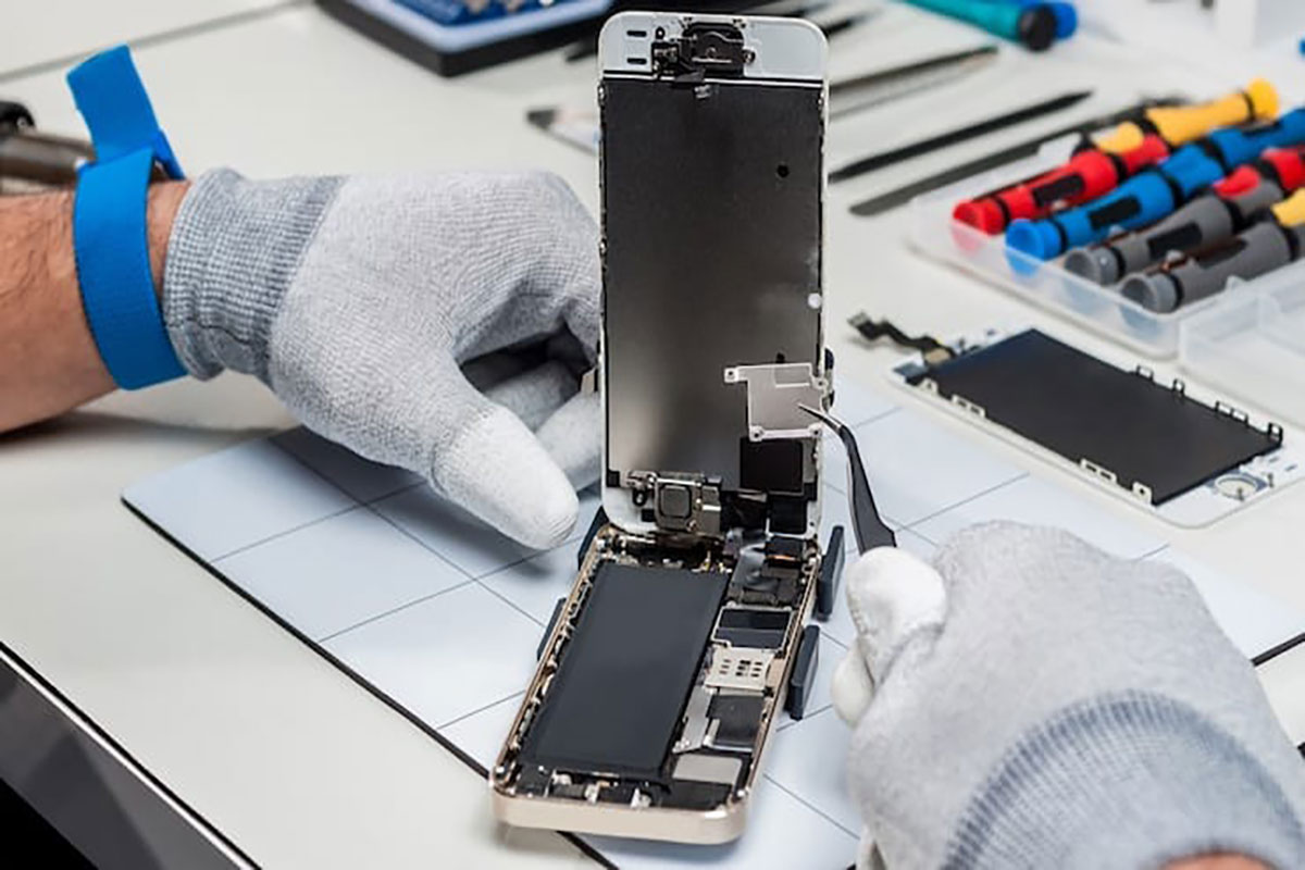 У Apple дефицит подменных iPhone и их комплектующих