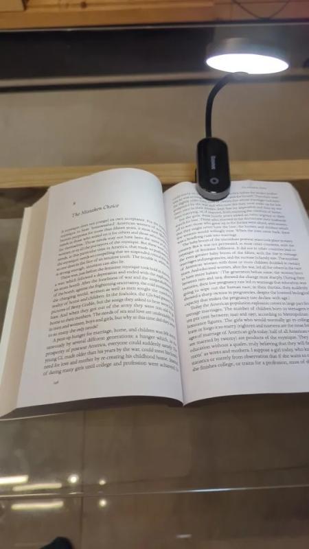 Світлодіодна лампа USB для читання, на прищепці, з акумулятором, до 5 годин роботи | Baseus Reading Lamp живе фото від покупця - 3