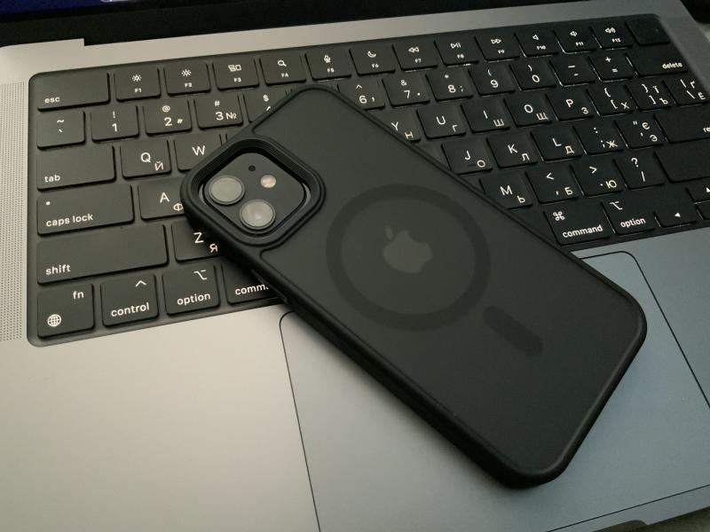 Чехол oneLounge 1Mag Pro MagSafe Black для iPhone 12 | 12 Pro живое фото от покупателя - 1