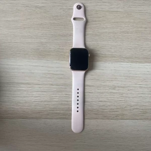 б/в Apple Watch Series 4, 44mm GPS Gold Aluminum Case Pink Sand Sport Band (MU6F2) - Фото 3