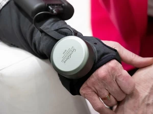 Стабилизатор руки при болезни Паркинсона GyroGear GyroGlove  - Фото 1