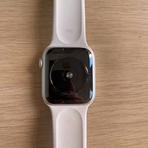 Б/в Смарт-годинник Apple Watch SE 2 GPS, 44mm Silver Aluminum Case with White Sport Band (MNK23) - Фото 8