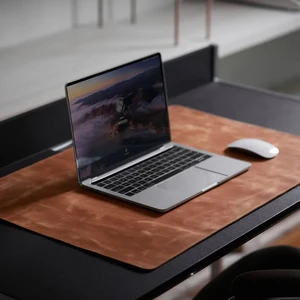 Шкіряний килимок для миші та клавіатури INCARNE ProDesk Large Cognac  - Фото 1