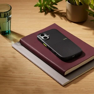 Захисний чохол Beats Rugged Case with MagSafe and Camera Control Everest Black для iPhone 17 - Фото 4