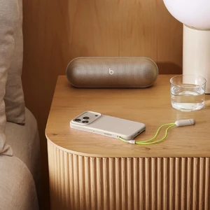 Чехол со шнурком-подставкой Beats Kickstand Case with MagSafe and Camera Control Lime Stone для iPhone 17 Pro - Фото 5