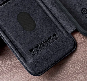 Кожаный чехол-книжка со шторкой для камеры Nillkin Qin Pro Leather Black для iPhone 15 Pro - Фото 9