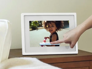 Цифровая фоторамка Skylight Frame с тачскрином для мгновенного обмена фото - Фото 5