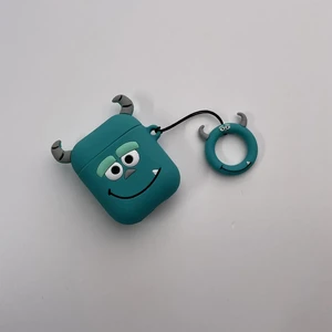 Мультяшний силіконовий чохол для AirPods з карабіном iLoungeMax Sulley Блакитний - Фото 4