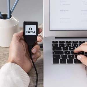 Аппаратный холодный USB-C криптокошелек Trezor Model T с дисплеем, режимом инкогнито coinjoin и восстановлением Shamir Backup - Фото 6