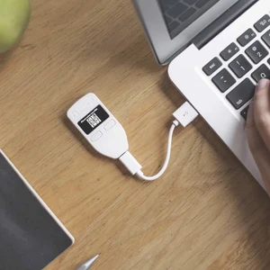 Универсальный аппаратный micro-USB криптокошелек Trezor Model One Black с дисплеем и поддержкой 1250 монет/токенов - Фото 6