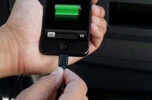 Автомобільний зарядний Belkin Car Charger Lightning для iPhone | iPod - Фото 4
