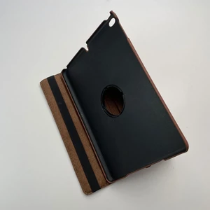 Коричневый кожаный чехол iLoungeMax Magnetic 360 для iPad Air | 9.7" (2017 | 2018) - Фото 6