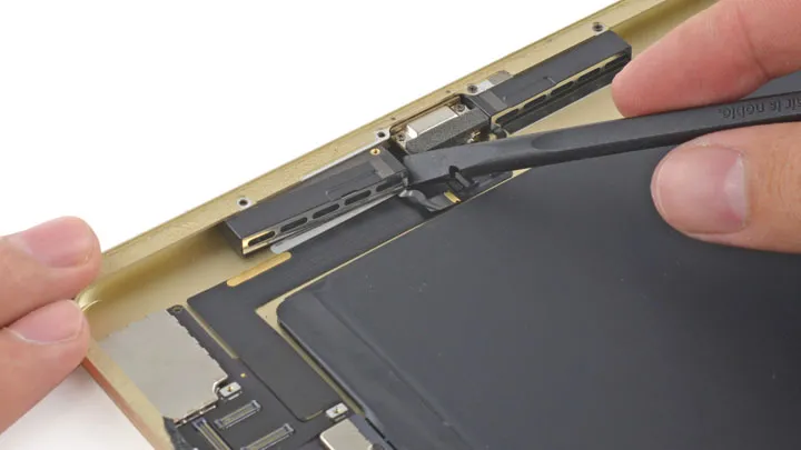Чистка динамика iPad Pro 10.5"