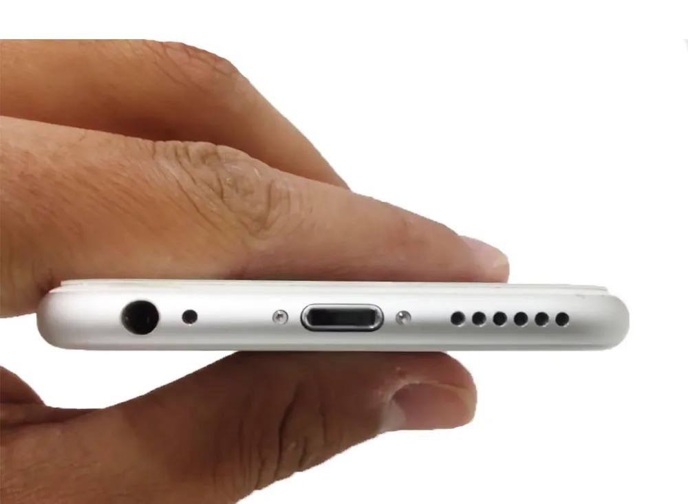 Чистка нижнего динамика iPhone 7