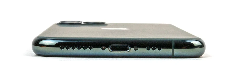 Чистка нижнего динамика iPhone 11
