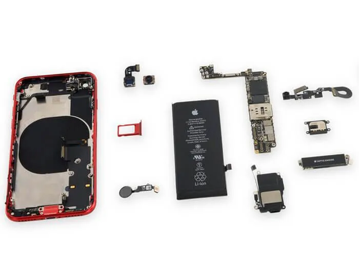 Чистка нижнего динамика iPhone SE 2 (2020)