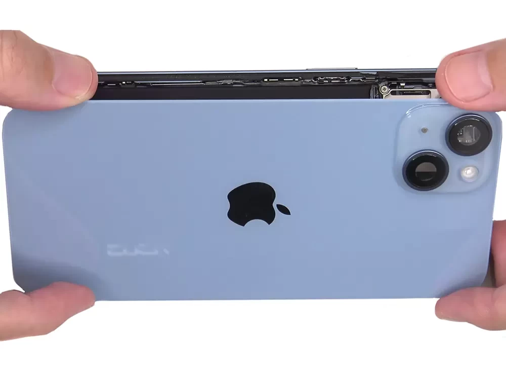 Чистка от пыли и грязи iPhone 14 Plus