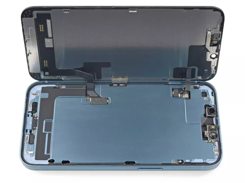 Чистка от пыли и грязи iPhone 14 Pro