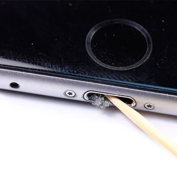 Чистка от пыли и грязи iPhone 5
