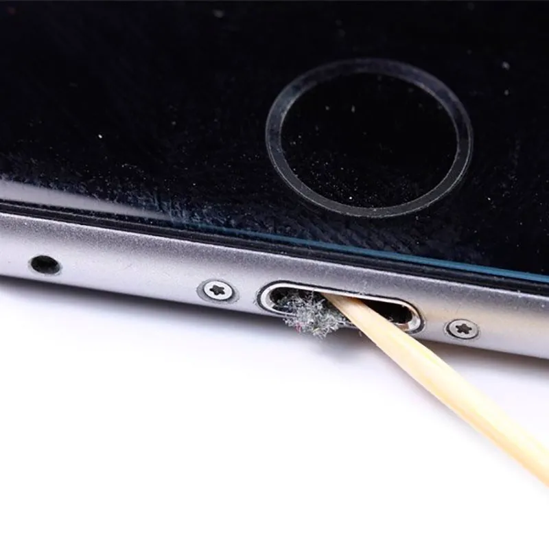 Чистка от пыли и грязи iPhone 5c