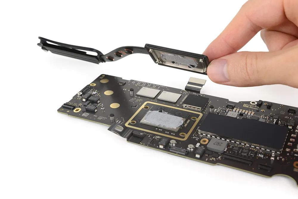 Чистка термопасты MacBook Air 13" M1 (2020) A2337