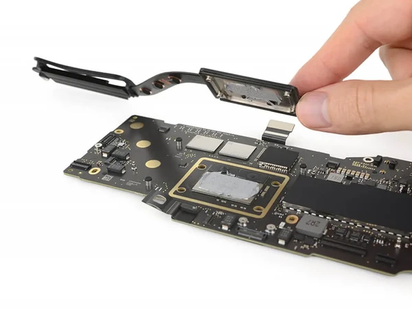Замена термопасты MacBook Pro 14" M1 (2021) A2442