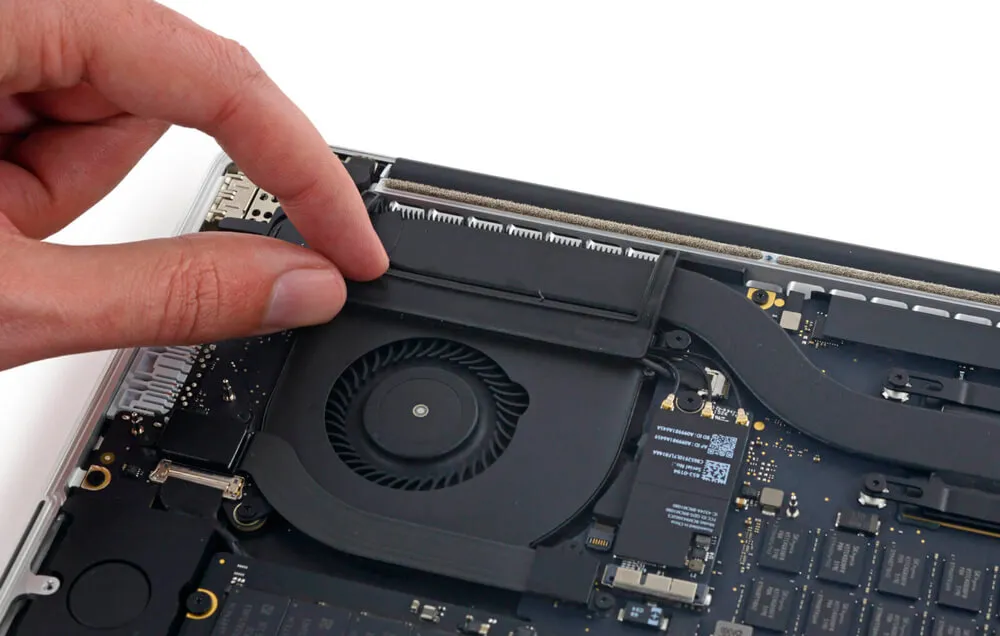 Чистка термопасты MacBook Pro 15" (2016 | 2017) А1707