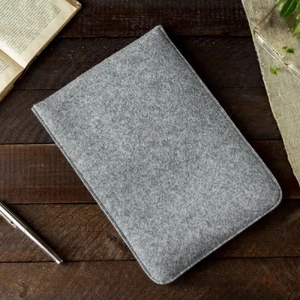 Тонкий войлочный чехол-карман с застежкой для MacBook Pro 14 (2023 | 2021) Light Gray - Фото 6