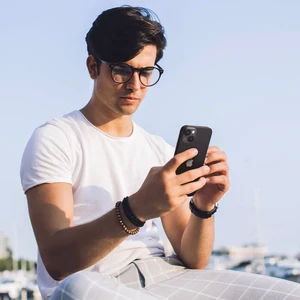 Захисне скло на камеру Spigen Optik Pro Black для iPhone 15 | 15 Plus | 14 | 14 Plus (2 шт.) - Фото 7