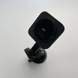 Автомобильный держатель с беспроводной зарядкой ESR HaloLock™ Dashboard MagSafe для iPhone 15 | 14 | 13 | 12 - Фото 2