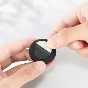 Клейкий силіконовий чохол ESR Soft Silicone Stick-On Protective Black | White для AirTag (2 шт.) - Фото 4