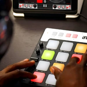 Портативный MIDI-контроллер (клавиатура) IK Multimedia iRig Pads для iOS и Mac/PC с Lightning и USB-C, 16 пэдов и подсветкой - Фото 7