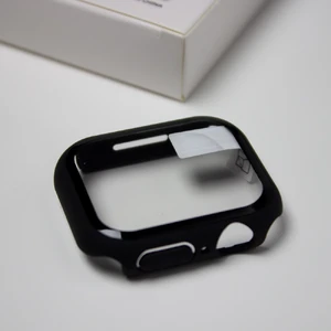 Защитный чехол со стеклом iLoungeMax Black Premium Case PC+Glass для Apple Watch 41mm Series 8 | 7 - Фото 4