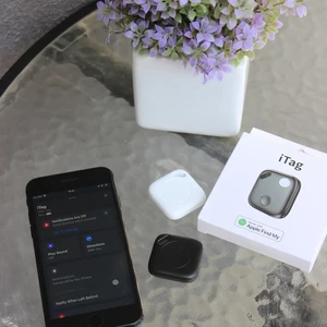 Трекер Apple Find My (iOS) для поиска вещей, ключей, сумок, кошельков, водонепроницаемый IPX5, с динамиком, умный Bluetooth-трекер | iLoungeMax iTag Air Tag Black - Фото 6