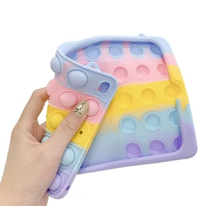 Чехол антистресс Поп-Ит с держателем для шнурка iLoungeMax Pop It Yellow Blue Rainbow для iPad Pro 11" (2022 | 2021 | 2020) - Фото 3
