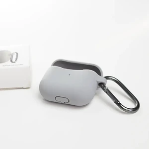 Силиконовый чехол с карабином iLoungeMax Light Grey для AirPods 3 - Фото 3