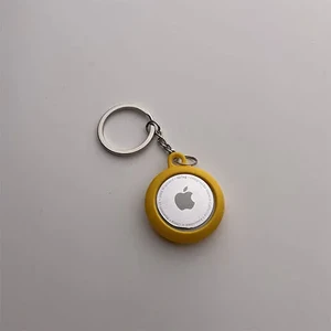 Силиконовый брелок с кольцом iLoungeMax Funny Cartoon Case M&M's Yellow для AirTag - Фото 4