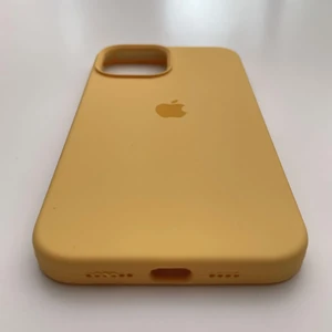 Силиконовый чехол iLoungeMax Silicone Case Yellow для iPhone 12 Pro Max OEM - Фото 5