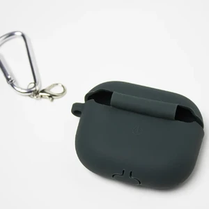 Силиконовый чехол с карабином iLoungeMax TPU Case Olive Green для AirPods 3 - Фото 4